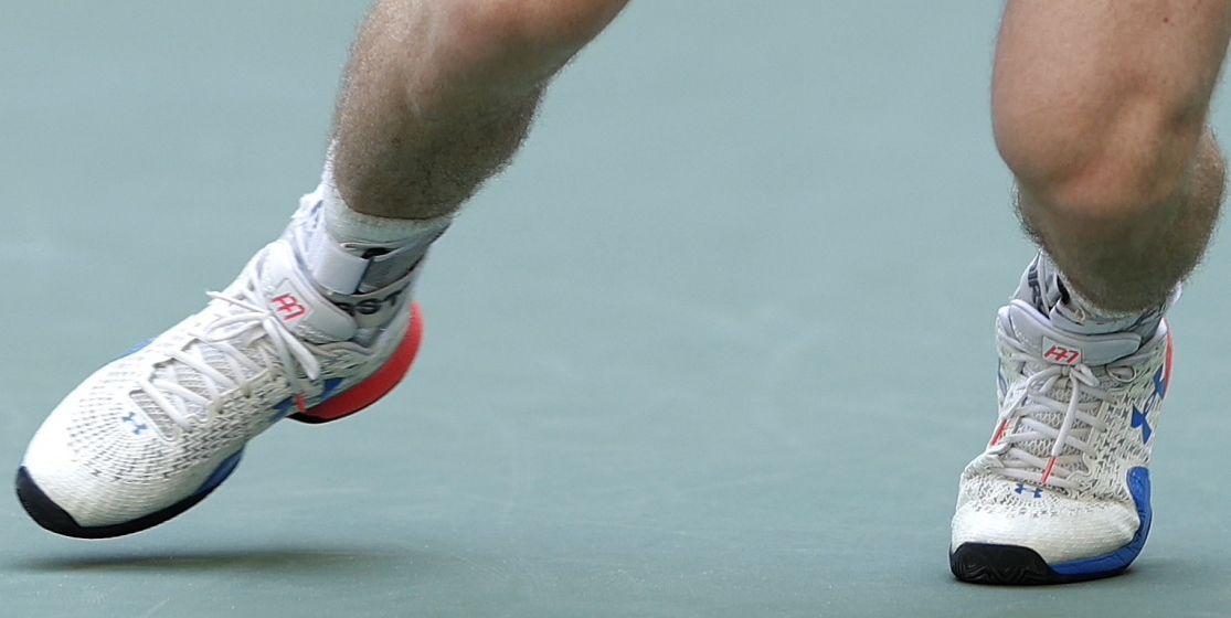 Andy Murray, deux chaussures et une alliance