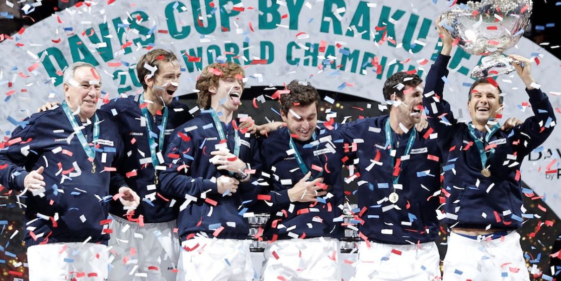 L’actualité tennis (mais pas que) de la semaine : La victoire medvedesque de la Russie et des clients bloqués trois jours au pub