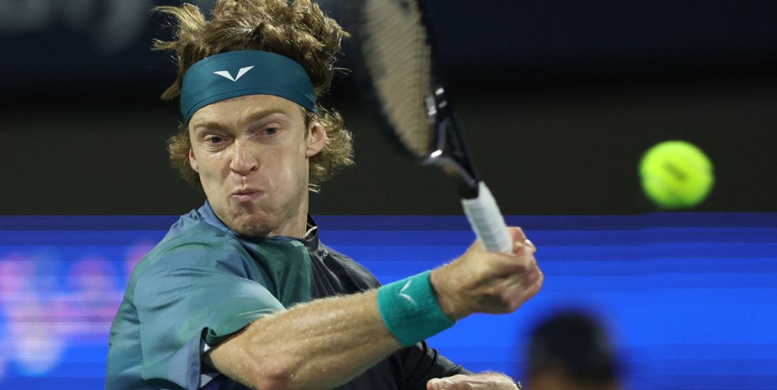 Andrey Rublev craque à Dubaï