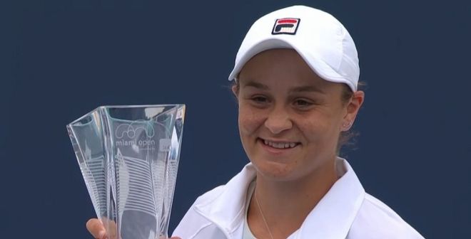 Ash Barty with the Miami Open trophy