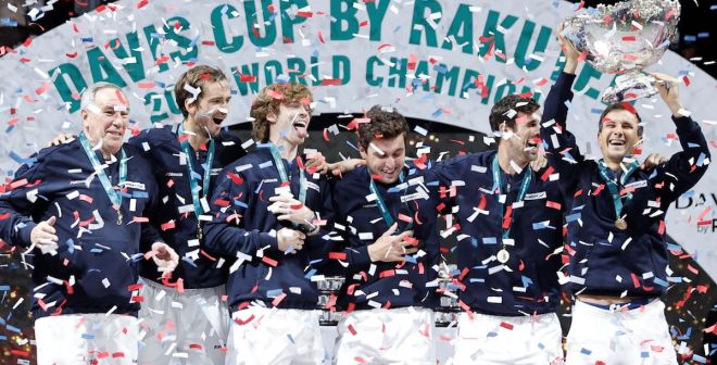 L’actualité tennis (mais pas que) de la semaine : La victoire medvedesque de la Russie et des clients bloqués trois jours au pub