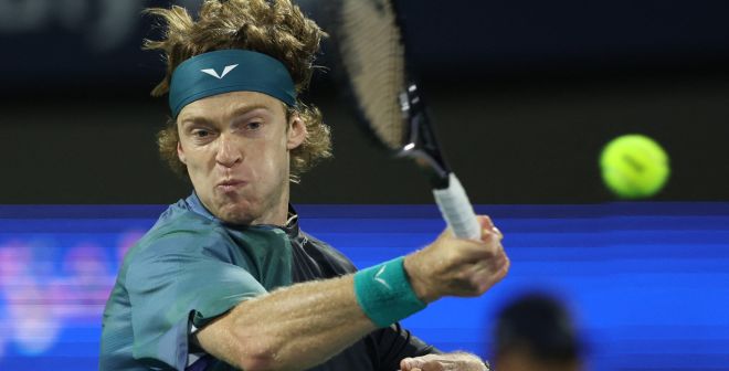 Andrey Rublev craque à Dubaï