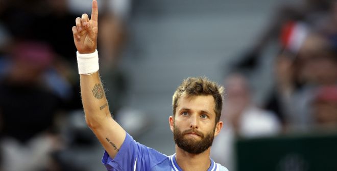 « Le travail a payé » - après une saison sans revers, Moutet enflamme Roland-Garros